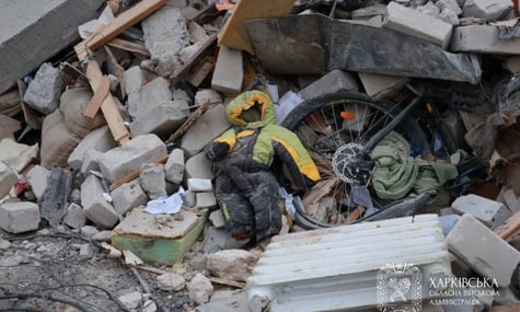 Удар по Харкову: загинули 8 людей, серед них учителька із 9-річним сином та школярка