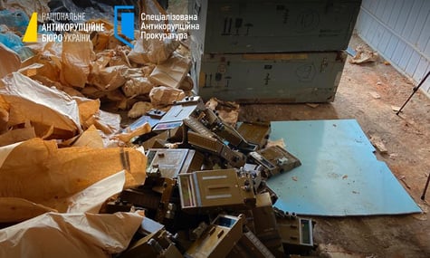 Продавали запчастини до бронетехніки, які списали як «знищені». НАБУ і САП викрили схему на понад 350 млн грн