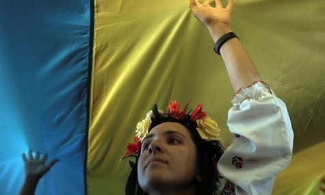 Украинцы, несмотря на войну, почти не изменили оценку своего благосостояния, однако снизили запросы — опрос