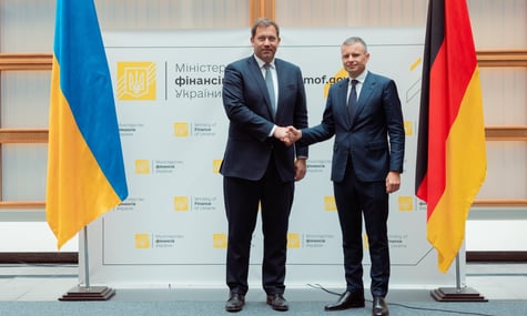 Міністри фінансів Німеччини та України Ларс Клінгбайль та Сергій Марченко. Міністри фінансів Німеччини та України Ларс Клінгбайль та Сергій Марченко.