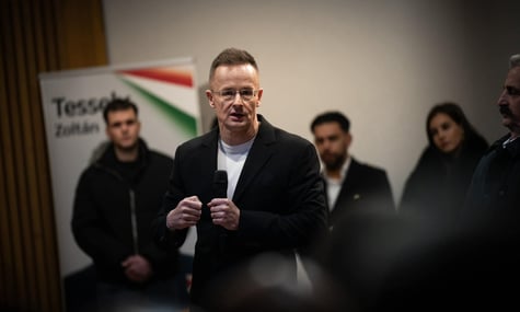 Хвилювався через скасований обід на Алясці й надсилав росіянам документи ЄС. Журналісти оприлюднили нові «плівки Сіярто»