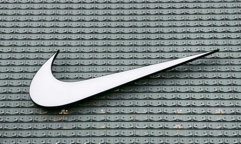 США розслідують Nike щодо ймовірної дискримінації білих працівників — WSJ