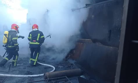 В Киеве произошел пожар: взрывались кислородные баллоны, есть пострадавший