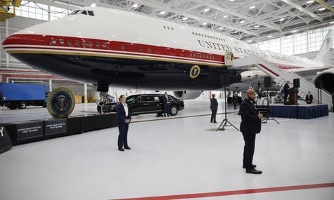 Трамп показав подарований Катаром літак, що стане його президентським бортом