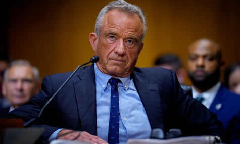 Глава МОЗ США заявив, що не боїться мікробів, бо колись «нюхав кокаїн з унітазів»