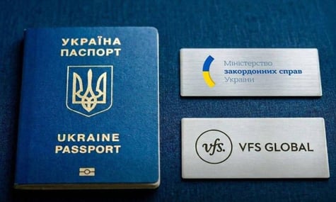 Український закордонний паспорт