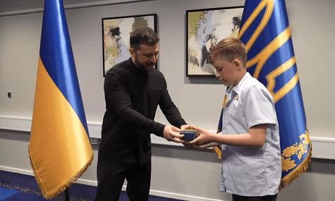 Зеленський нагородив 11-річного волонтера з Данії, який збирає гроші для українських дітей