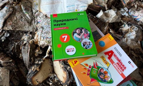 Частина школярів не матимуть фізичних підручників на 1 вересня через російські обстріли — МОН