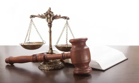 60-річного художника з Сум, який під виглядом уроків розбещував малолітніх дівчат, ув'язнили на 10 років