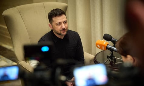 «Відчуття, що це ми медіатори». Зеленський каже про складнощі в переговорах, бо американці та росіяни не можуть узгодити місце