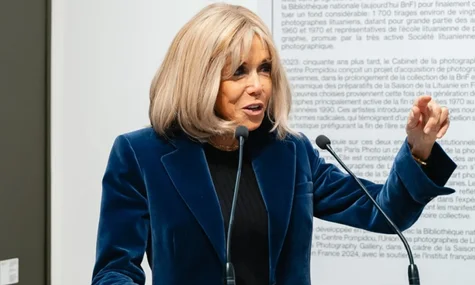 На першу леді Франції подали в суд за її скандальну фразу про фемактивісток, яких вона назвала «дурними с*чками»