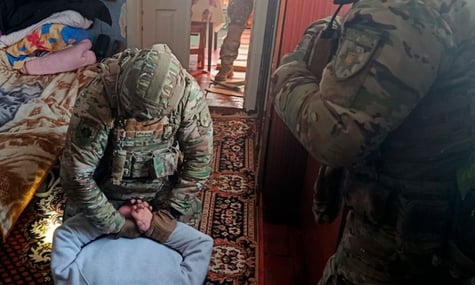 На Харківщині сталося подвійне вбивство. Підозрюваних, які зі зброєю втекли з військової частини, затримали