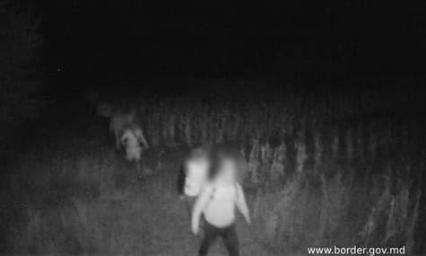 Полиция Молдовы задержала 11 украинцев, пытавшихся незаконно пересечь границу. Одному из них уже объявили подозрение