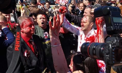 У Польщі закрили справу про облиття російського посла буряковим соком