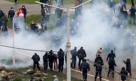 На недільному протесті в Білорусі затримали понад 370 людей, серед них і неповнолітні