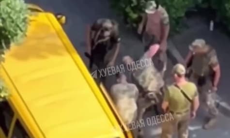 В Одесі військові силоміць затримали чоловіка. У ТЦК визнали перевищення повноважень та пояснили, чому так сталося