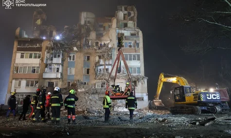 У Тернополі померла 12-річна дівчинка, що постраждала через російський обстріл. Її мати теж загинула