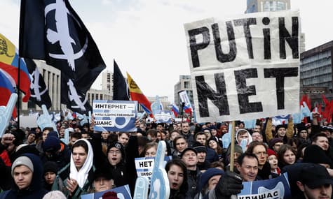Russia Test Drives Its “Great Firewall”