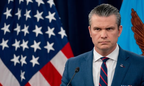 Міністр оборони США Піт Гегсет під час брифінгу в Пентагоні, 2 березня 2026 року