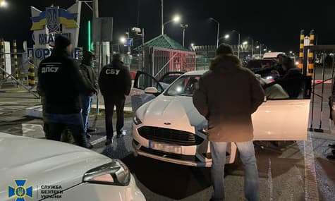 СБУ прикрыла схему незаконного получения гражданства ЕС. Среди «клиентов» — россияне и жители оккупированных территорий