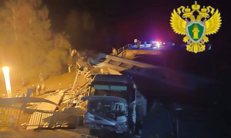 У рф міст після підриву упав на поїзд: загинули 7 людей, ще десятки — постраждали (ДОПОВНЕНО)