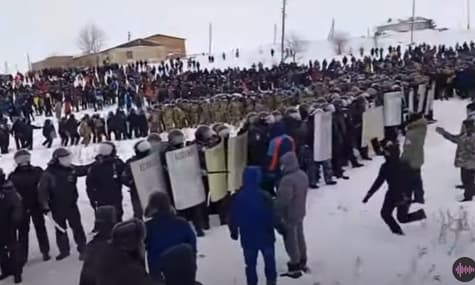 У Башкортостані — протести через вирок активісту. Між демонстрантами та силовиками спалахнули сутички