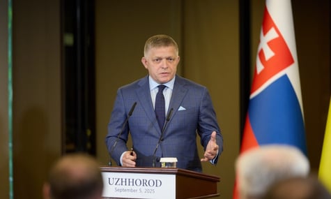 Фіцо пояснив, чому його партія йде з фракції соціалістів у Європарламенті: Політика не може бути лише про гомосексуалів