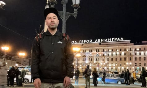 Торкалися щетини й волосся. У Петербурзі поліція зупинила музиканта, бо система розпізнавання облич прийняла його за Дмитра Гордона