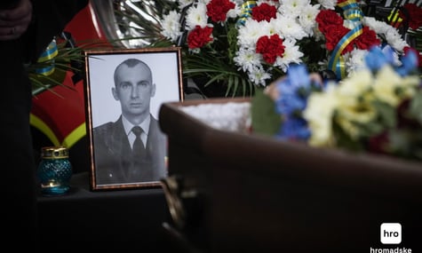 В Киеве попрощались со спасателем, попавшим под повторный российский удар 9 января