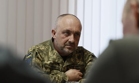 «100 років тому втратили державність саме через кадрову вакханалію». Екскомандувач Сухопутних військ вступився за генерала, якого звільнив Драпатий