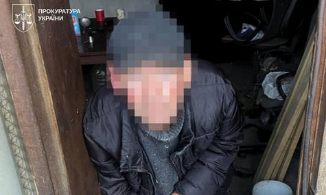 На Львівщині підприємець понад 20 років тримав однокласника у «трудовому рабстві»