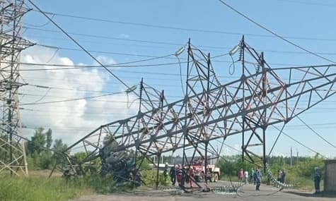 Часть Киева может временно остаться без света: грузовик снес опору ЛЭП