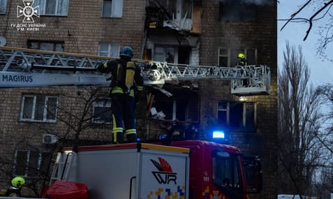 Обстріл Києва: одна людина у стані клінічної смерті, десятки поранених