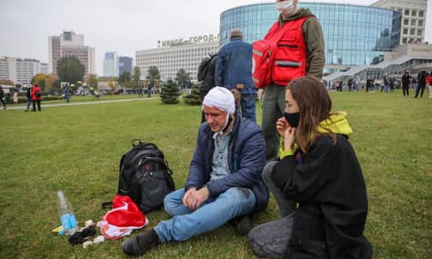 У Білорусі на 64-й день протестів силовики жорстко розганяли мітинг і затримали майже 600 людей
