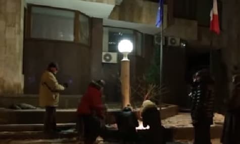 #CharlieHebdo: People gather at the French Embassy in Kyiv