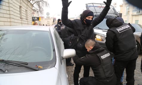 В Киеве вторично произошла стрельба и стычки возле пункта обмена валют. Есть задержанные и травмированные