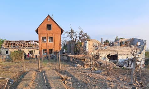 Сутки в прифронтовых регионах: из-за обстрелов погибли семь человек, разрушены дома