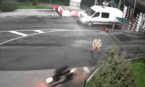 Українець намагався прорватися через пункт пропуску на мотоциклі. Його на ходу зупинив прикордонник