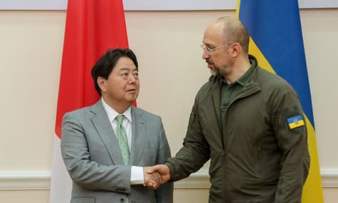 Шмигаль зустрівся з головою МЗС Японії. Про що говорили?