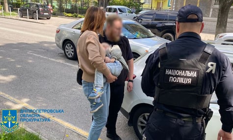 Жінку, яка «продала» дворічного сина за 1 млн гривень, відправили на 8 років за ґрати