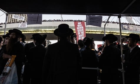 Тисячі ультраортодоксальних євреїв протестували проти призову в Ізраїлі. Дійшло до сутичок із поліцією