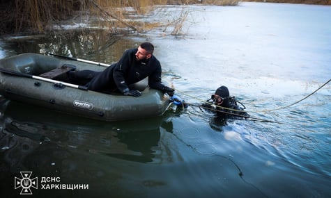 Водолази працюють на місці, де шестеро дітей провалися під кригу, Харків, 12 березня 2026 року