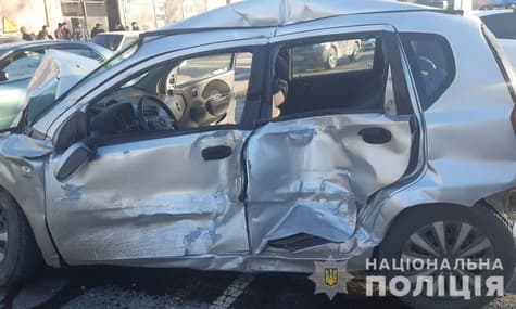 На Одещині рейсовий автобус виїхав на зустрічку й зіштовхнувся з чотирма машинами. За даними свідків, водію стало зле