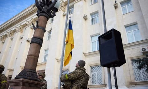 Зеленський у Херсоні, військова допомога від Канади та нові санкції: головні новини дня 14 листопада