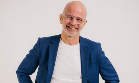 Автор книги «Іди туди, де страшно» таки відвідав Україну і пережив обстріл Львова: рф кидає вибухівку в матерів і дітей
