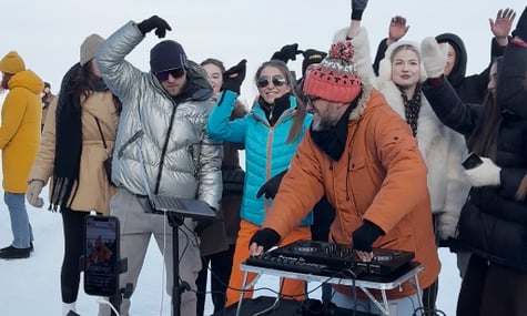 Кияни влаштували вечірку на Київському водосховищі