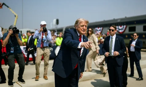 Трамп заявив, що вирішив не брати 20% вартості товарів з суден в Ормузькій протоці. Натомість заміняє їх на інвестиції