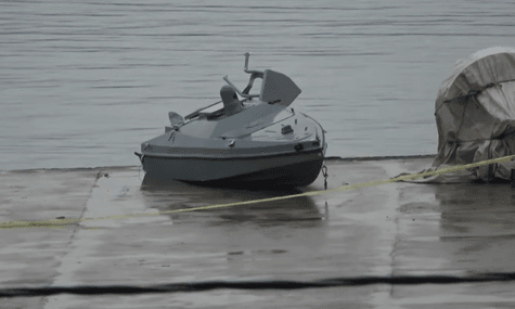 Турецькі рибалки знайшли морський дрон. Медіа пишуть, що він належить Україні