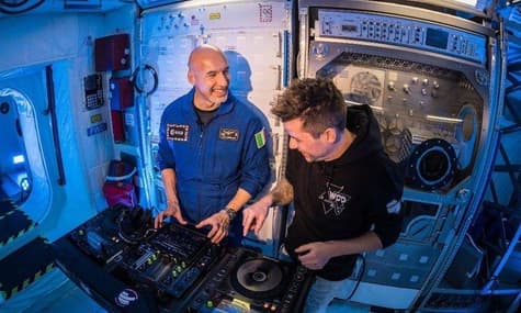 Італійський астронавт зіграв перший DJ-сет у космосі