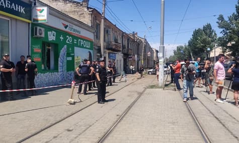 Поліція звільнила заручниць в Одесі, зловмисника затримали. Він вимагав $1 млн і гелікоптер